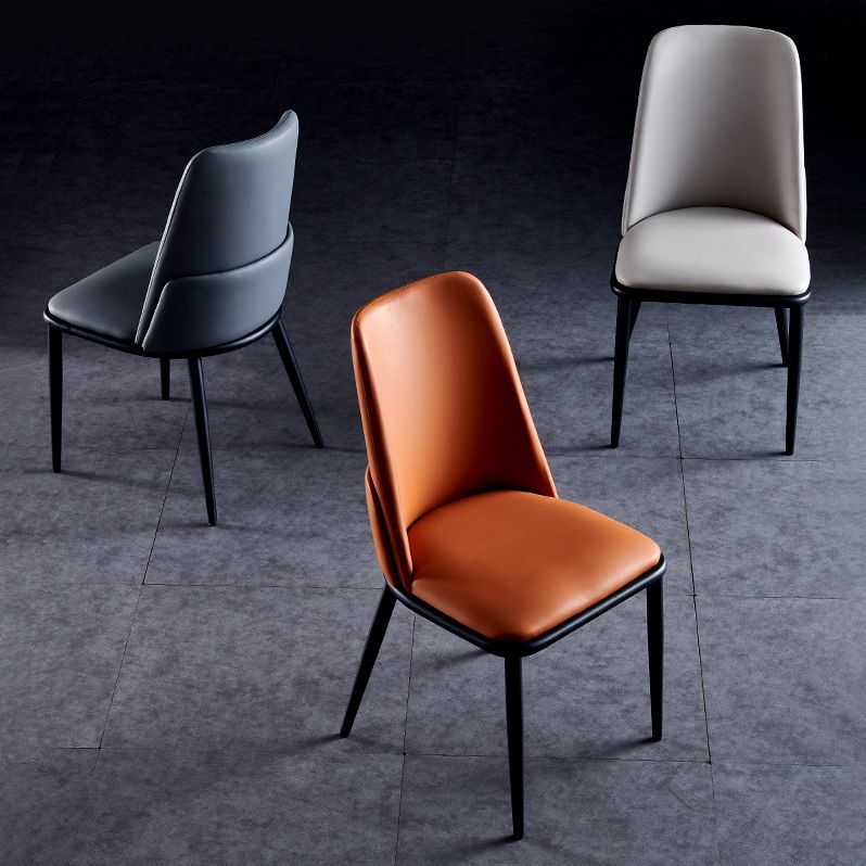 El comedor contemporáneo del metal preside el cuero sin brazos de la PU que cena las sillas para el uso en el hogar