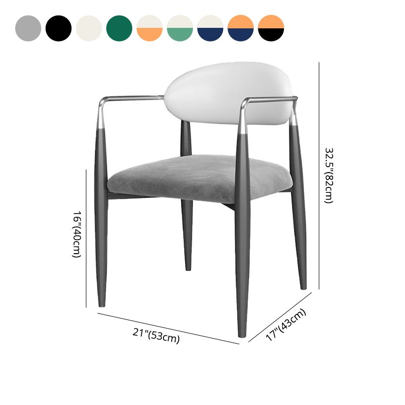 Silla de comedor tapizada contemporánea con respaldo abierto y acabado mate