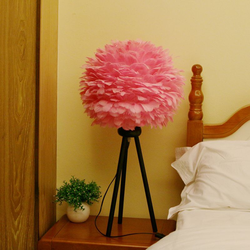 Global Feather Night Light Nordic 1-Light White/Red/Pink Table Lamp with 3-Leg Stand in Black/White