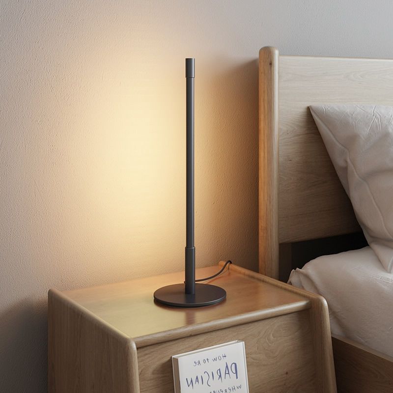 Luce notturna a LED plug-in Luce a LED Simple Creative comodino creativo lampada da tavolo in nero, calda/bianca