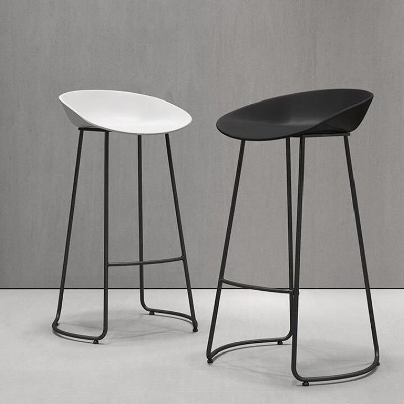 Industrial Armless Bar Stool Plastic Dining Stool with Metal Base