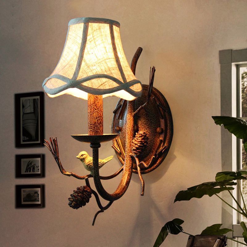 Moup de restauration évasé Lumière Tissu traditionnel Lumière murale brune avec oiseau décoratif et pinone