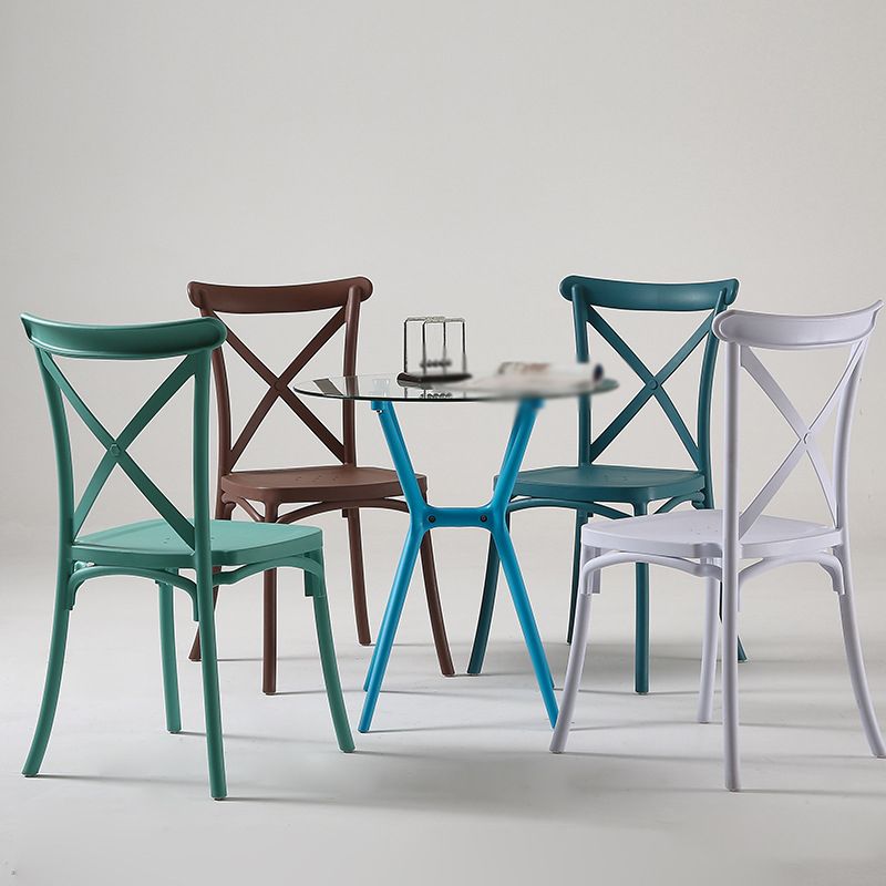 Chaise de salle à manger en plastique de style moderne, chaise latérale à dossier croisé de 17 pouces de large pour la cuisine