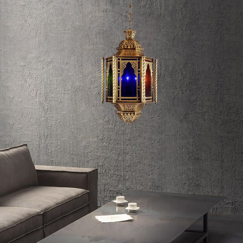 Vintage lantaarn plafondlicht 1 lamp metalen hanglamp in messing met kleurrijke glazen schaduw