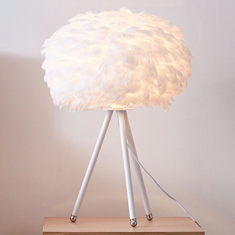 Illuminazione tonda da tavolo piuma minimalista 1 lampadina lampada da comodino