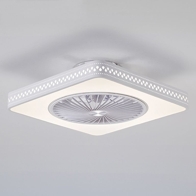 Weiße ausgehöhlte Lüfterlampenleuchte moderne LED-Metall-Halbblüte für Schlafzimmer
