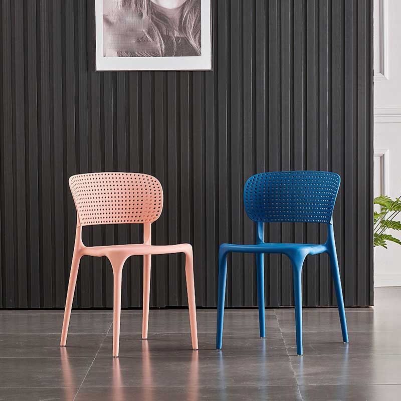 Chaise latéral en plastique de style glamour