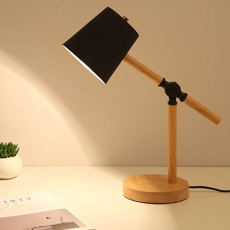 Lampada da tavolo con braccio oscillante in legno Macaron Lampada da lettura a 1 luce con paralume affusolato in metallo