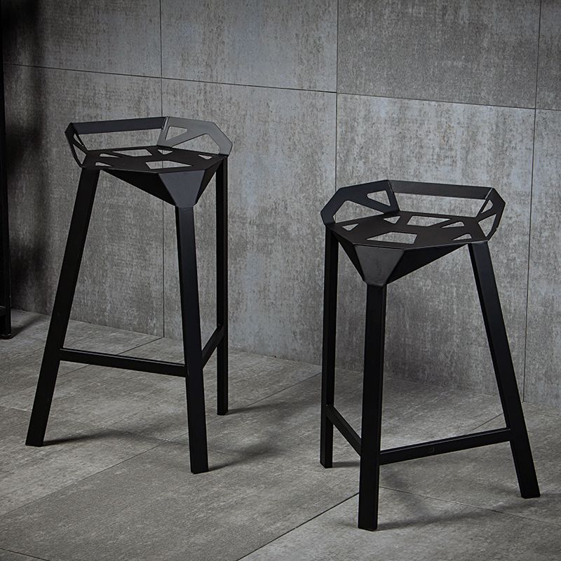 Industrial Low Back Bar Stool Metal Counter Height Stool in Black