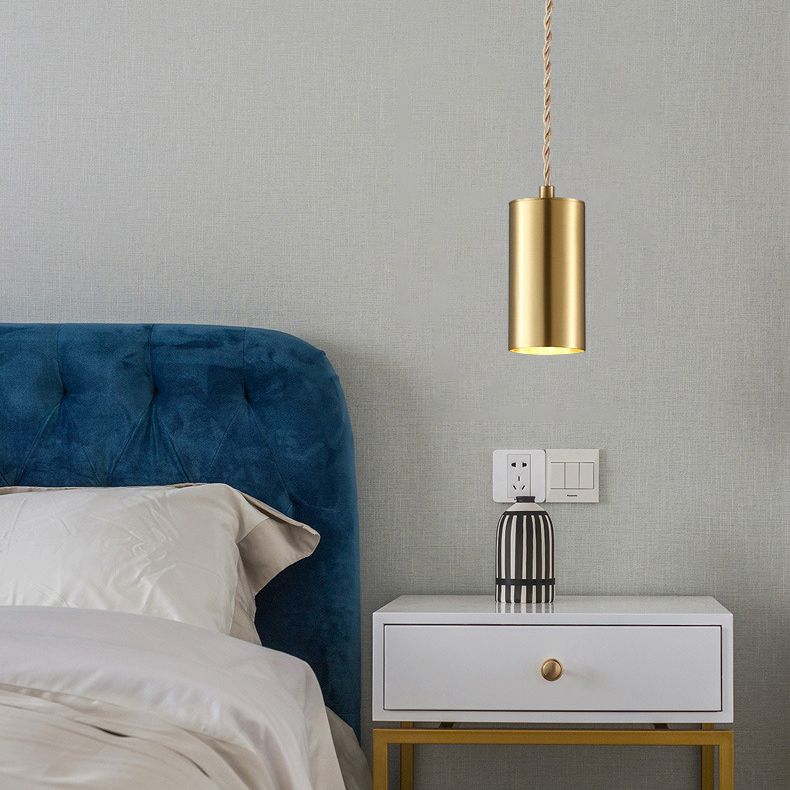 Lámpara de suspensión cilíndrica de la noche de metal 1 Bulbo posmoderna Luz colgante en oro