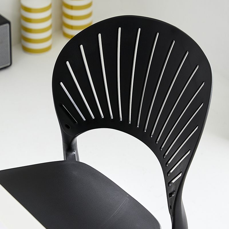 Nordic Plastic Stackable Counter Stools Macron Colorful Indoor Bar Stool with Plastic Seat