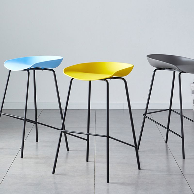 Contemporary Low Back Armless Bar Stool Plastic Bar Stool with Metal Legs