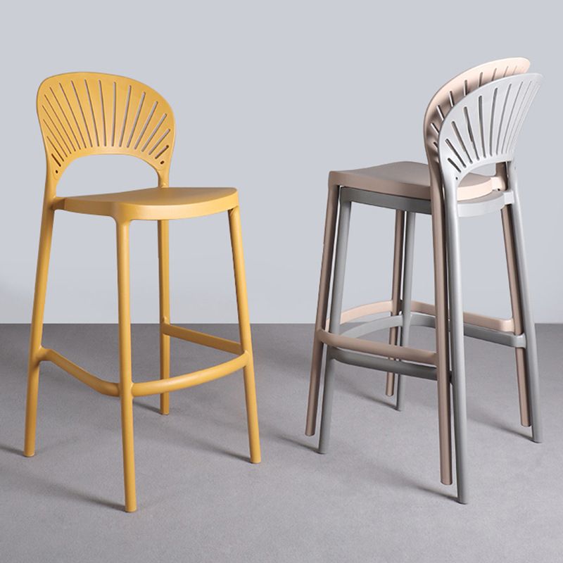 Taburetes de bar apilables de plástico de estilo nórdico para uso doméstico, taburetes con respaldo bajo sin brazos