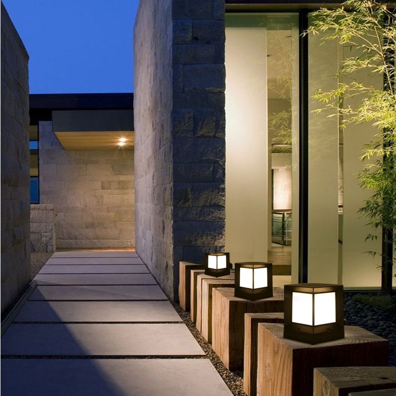 Contemporary Rectangular Outdoor Solar Pillar Lamp in Black for Courtyard