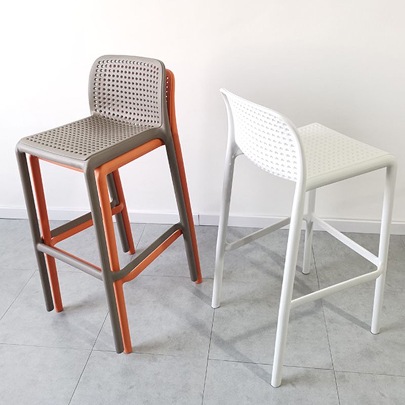 Taburete de bar moderno, taburete de bar sin brazos de plástico con reposapiés y respaldo