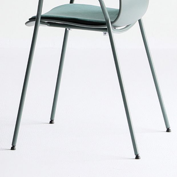 Silla plástica industrial del brazo de la sala de reuniones con parte posterior sólida del final mate que cena la silla