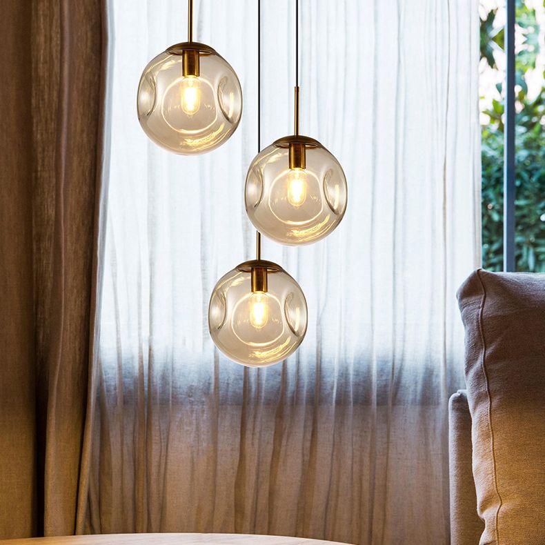 Lámpara de colgación esférica de vidrio con hoyuelos simplicidad de acabado de latón de la cabeza para cenar para cenar