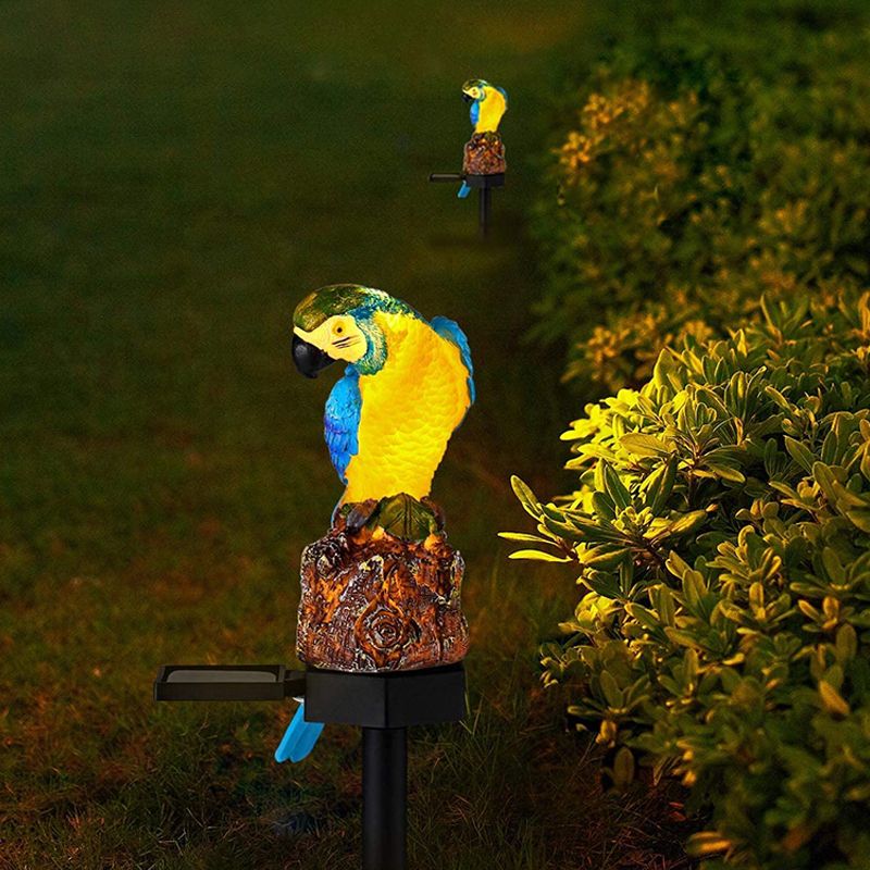 Resin Parrot Solar Pathway Light Decorative LED Ground Plug Lamp in Blue/Red for Outdoor Garden