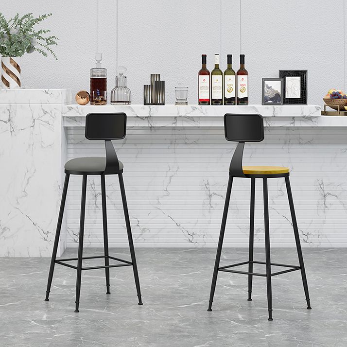 Industrial Coffee Shop Footrest Stool Matte Finish Iron Bar Stool