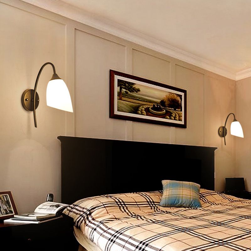 Finitura nera Luce da parete a collo di allevamento Rustico in metallo rustico 1 lampadina per la lampadina con tonalità in vetro di latte