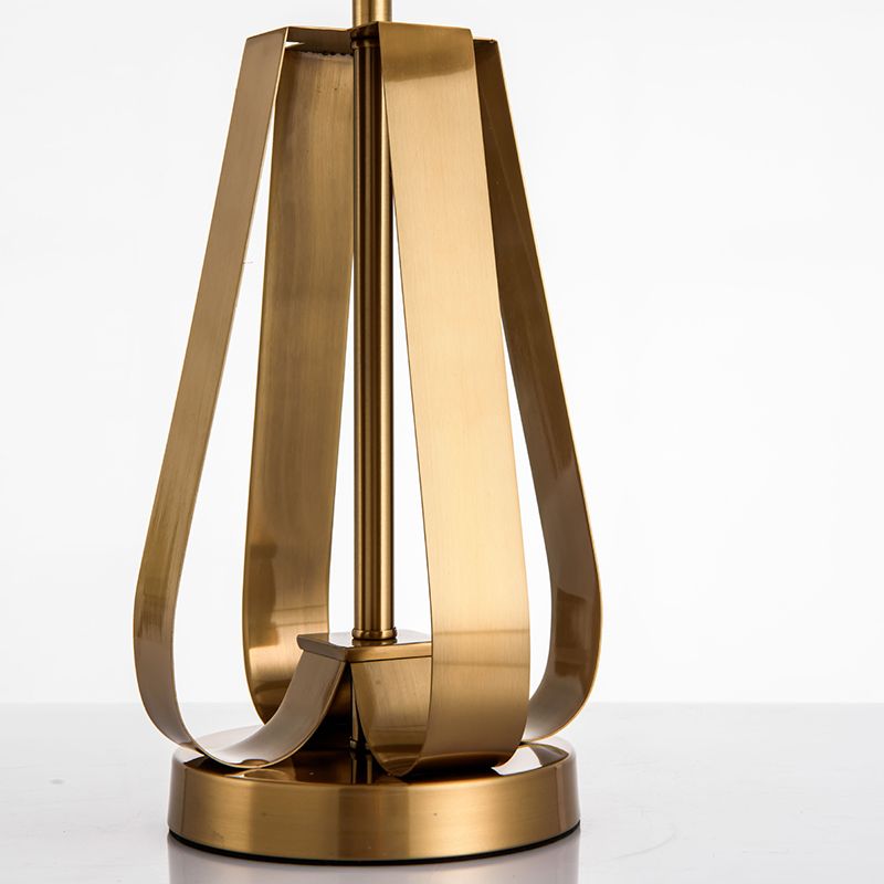 Goldene trommelförmige Tischlampe zeitgenössischer Metallnächte und Lampe für Schlafzimmer
