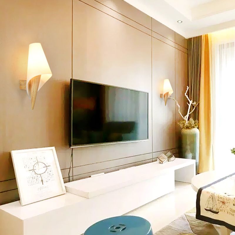 Verre Sweet Cone Mur Light Room 1 Light Contemporary Wall Sconce in White & Beige