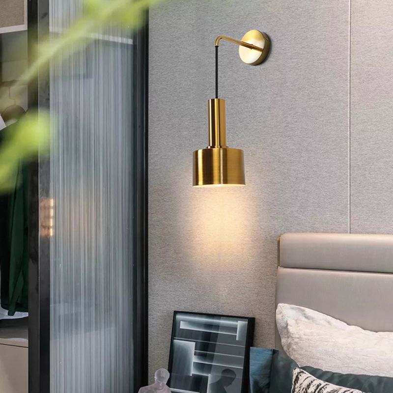 Postmodern Metal Wall Sconce 1 Blub Golden Wall Mounted Light Fixture for Bedroom