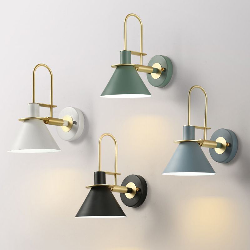 Modern Creative a parete singola creativa lampada da parete cono in ferro laccata per spazi interni
