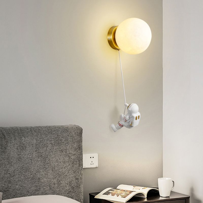 Modern Style Wall Light Creative Astronaut LED Wall Sconce Light for Bedroom