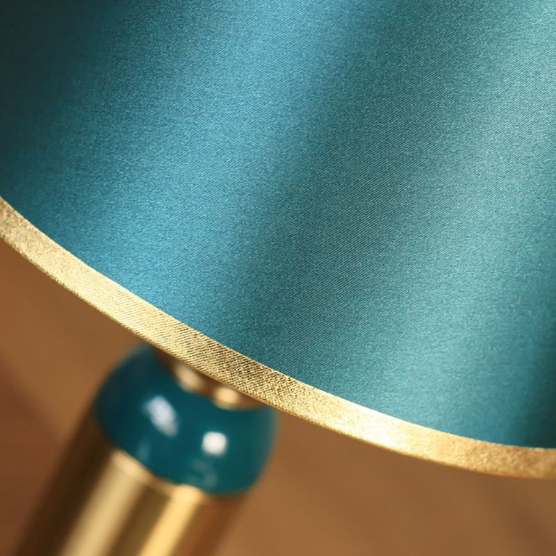 Modern Metal Table Light 1-Light Bedroom Nightstand Lamp with Bucket Fabric Shade