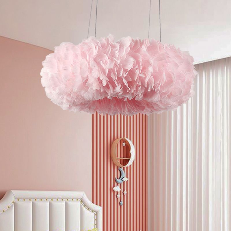 Il lampadario a forma di ciondolo a forma di ciambella rosa illuminazione lampadario piuma per camera da letto