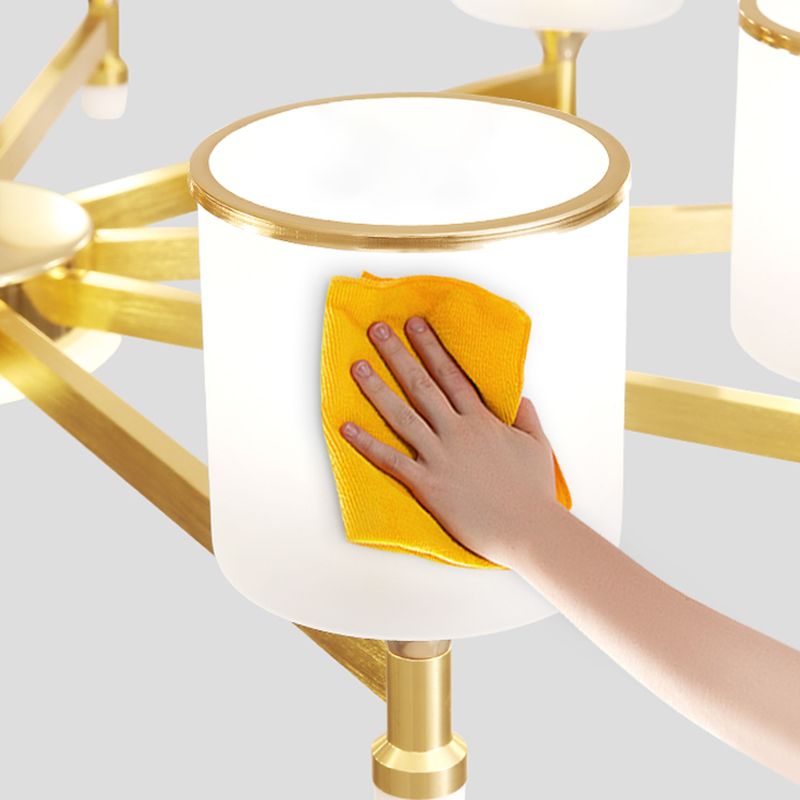 Chandelier en fer laqué créatif créatif moderne avec une teinte en verre blanche