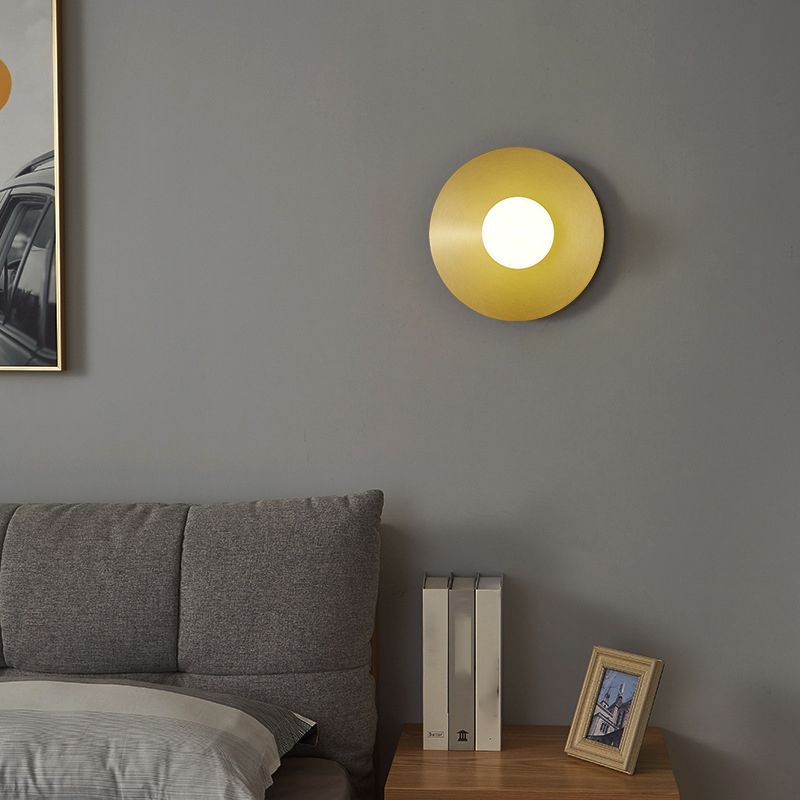 Luz de la pared dorada de la pared de metal de una cabeza posmoderna para sala de estar para sala de estar