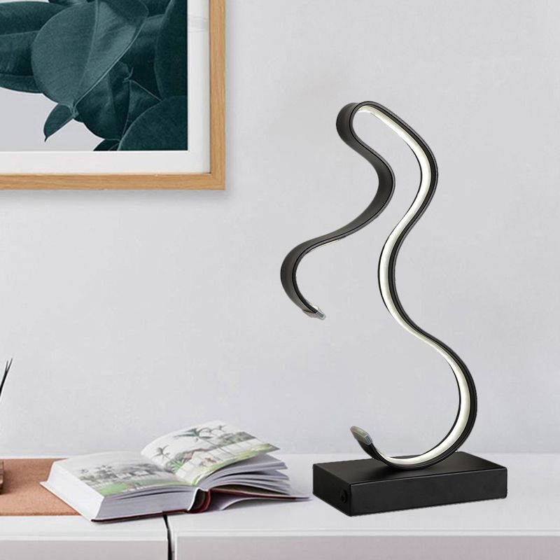 Mesa de forma negra/dorada Luz de la mesa de metal LED moderno con pedestal rectángulo