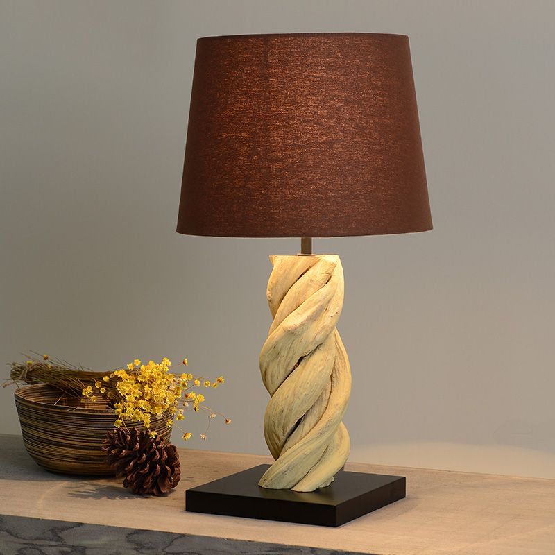 Barrel Night Table Light Art Déco Tissu 1 tête lampe de nuit marron avec une base de bar en bois en spirale