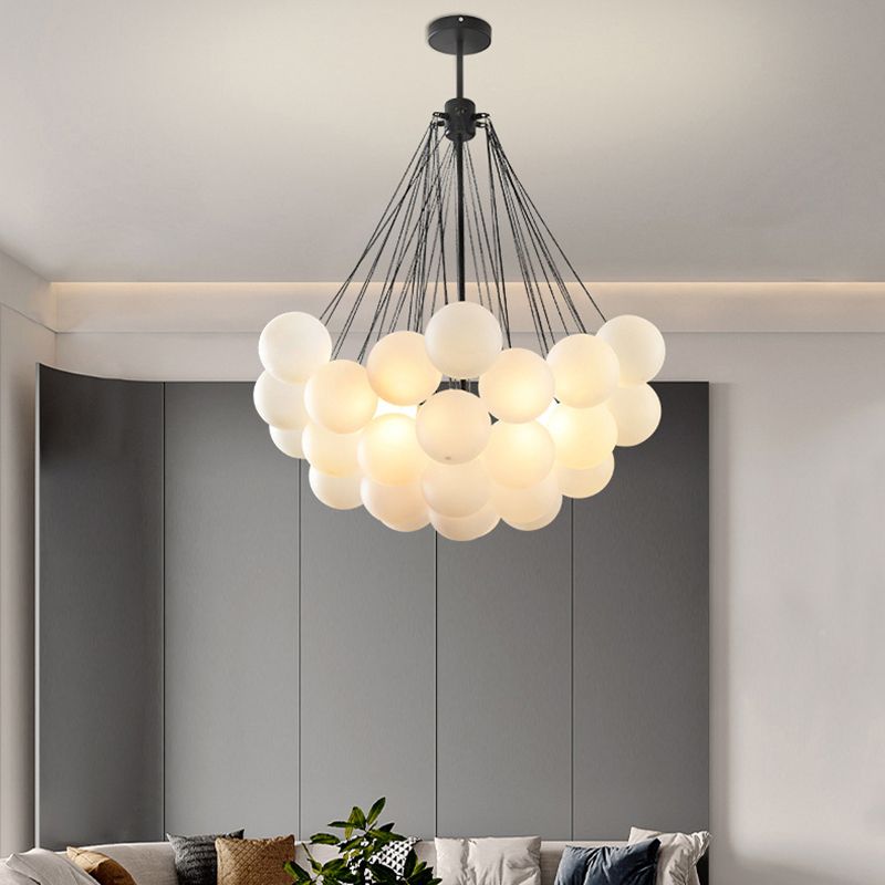 Lampada lampadina in stile moderno a 3 luci con 37 sfere di deco di vetro bianchi lampada in metallo Apparecchio di illuminazione per il soggiorno per soggiorno