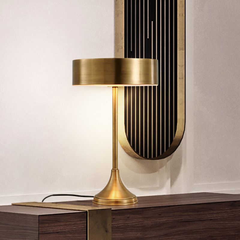 1 Head Metallic Table Light Colonial Brass Finish Round Bedside Nightstand Lighting with Base