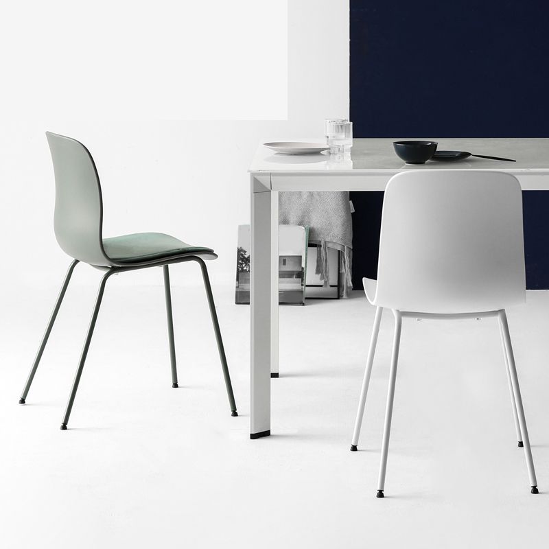 Silla de comedor moderna sin brazos Silla de comedor de plástico para uso en restaurantes