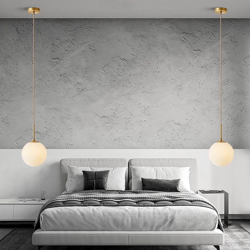 Salle de restauration sphérique lampe suspendue en verre blanc 1 bulbe de style simple léger en laiton