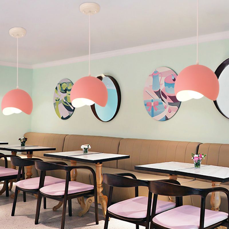 Lámpara colgada con cúpula de aluminio Macaron de 1 luce con diseño de borde de olas