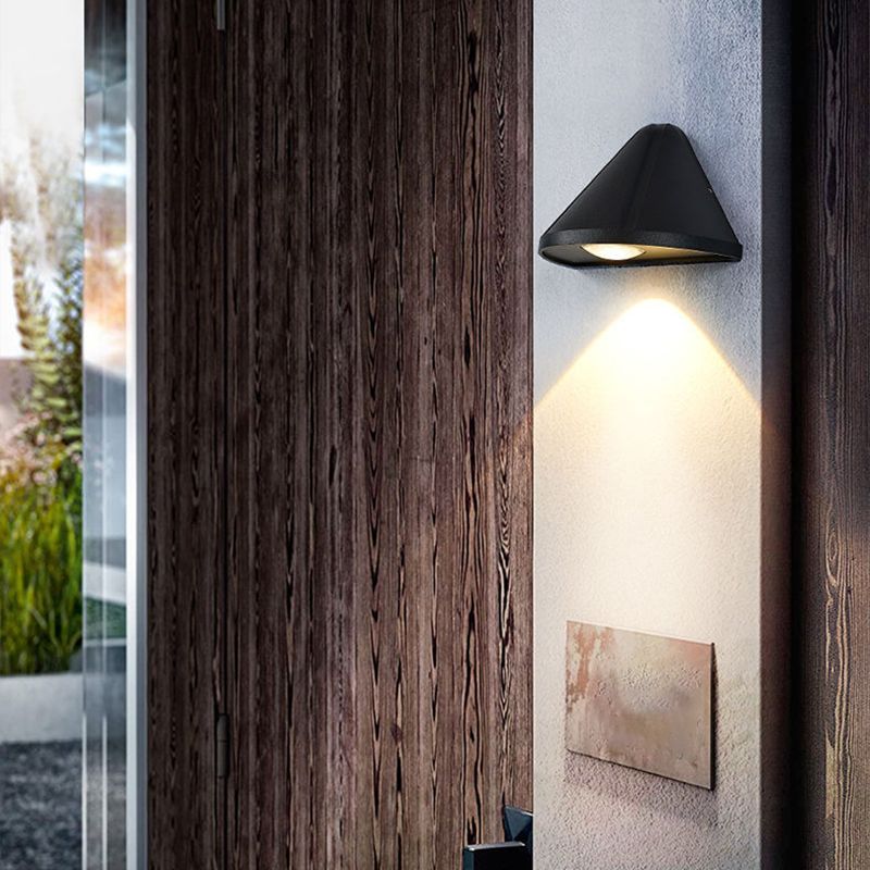 Triangle Shape Wall Lamp Modern Style Metal 1 Light Wall Light in Black/White