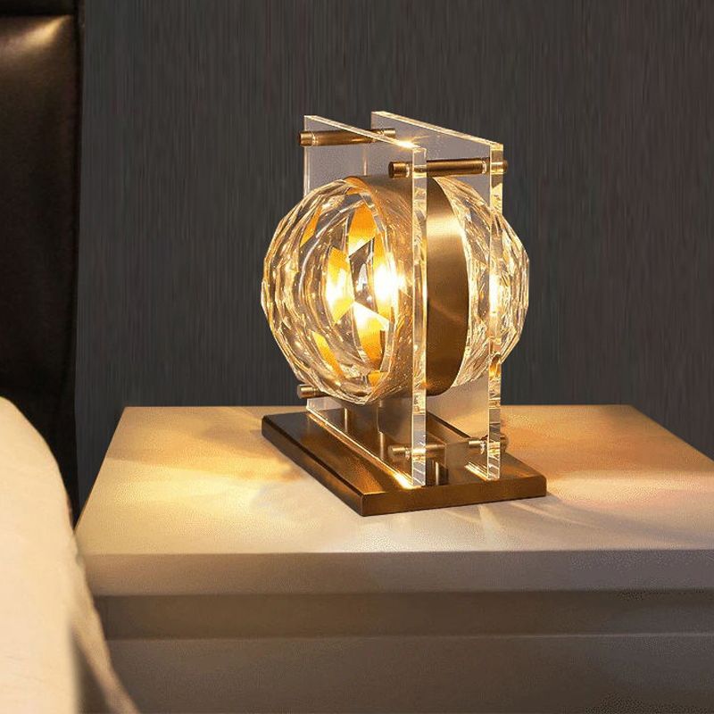 1 table de chevet de tête Lumière de bureau en or moderne avec ombre en cristal de coupe à main ovale