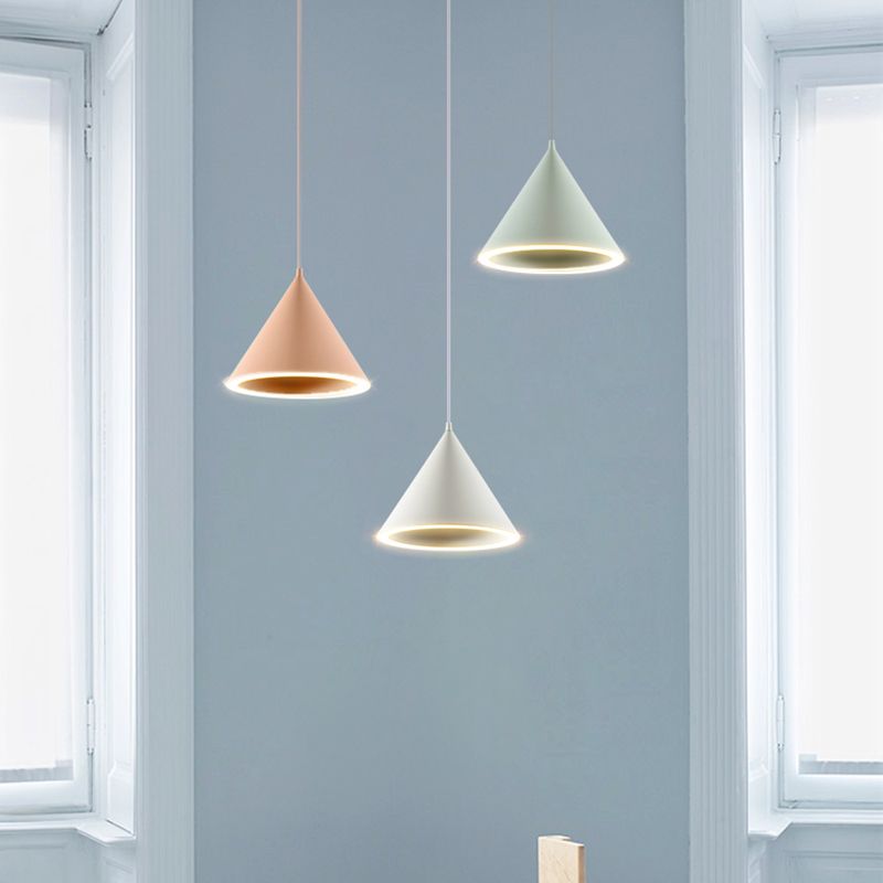 Nordic moderne suspendu au plafond Cône Fer 1-Light Pendant Light pour chambre à coucher
