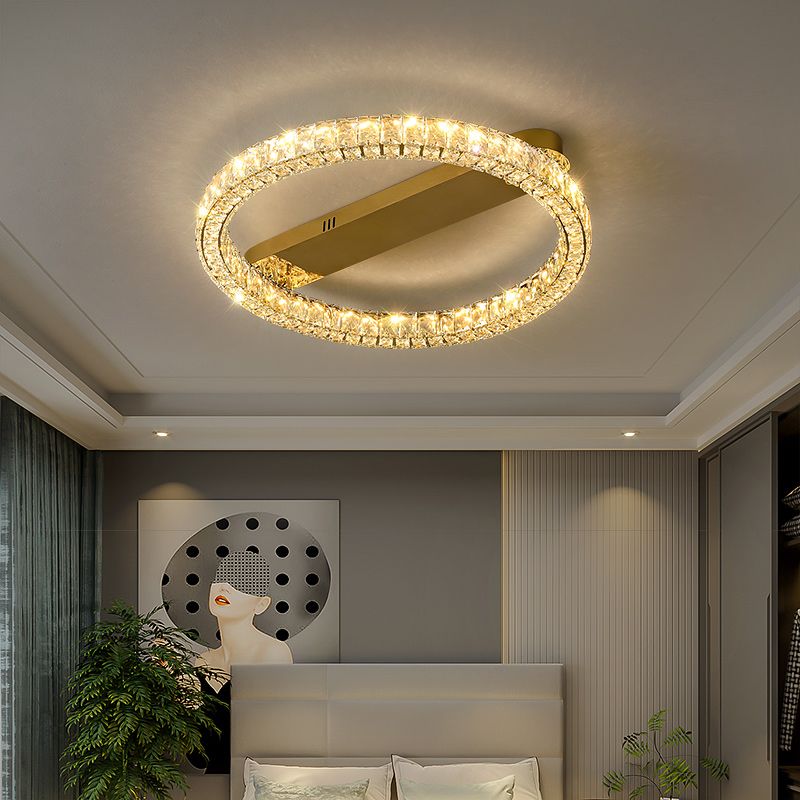 Moderne, runde Deckenleuchte aus Kristallglas in Gold für das Wohnzimmer