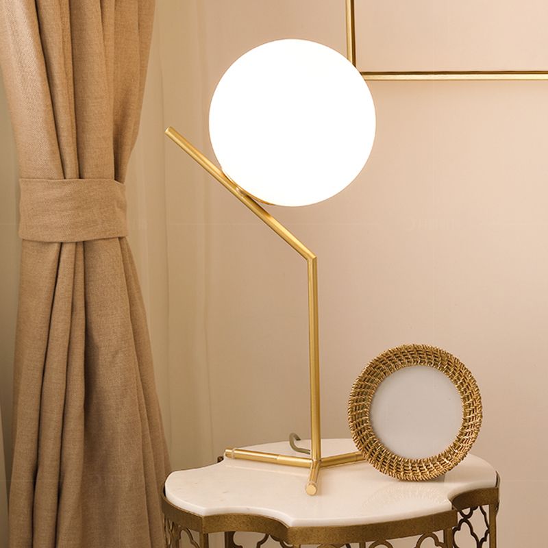 Lampada da scrivania in vetro in stile moderno Lampade da tavolo per negozio di caffè con paralume a globo bianco