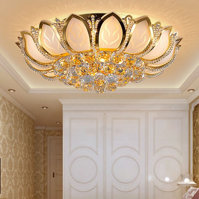 Vintage bloemblaadje verzonken plafondlamp matglas multi-licht plafondgemonteerd licht met heldere kristallen bol deco in goud, 18"/19,5" W