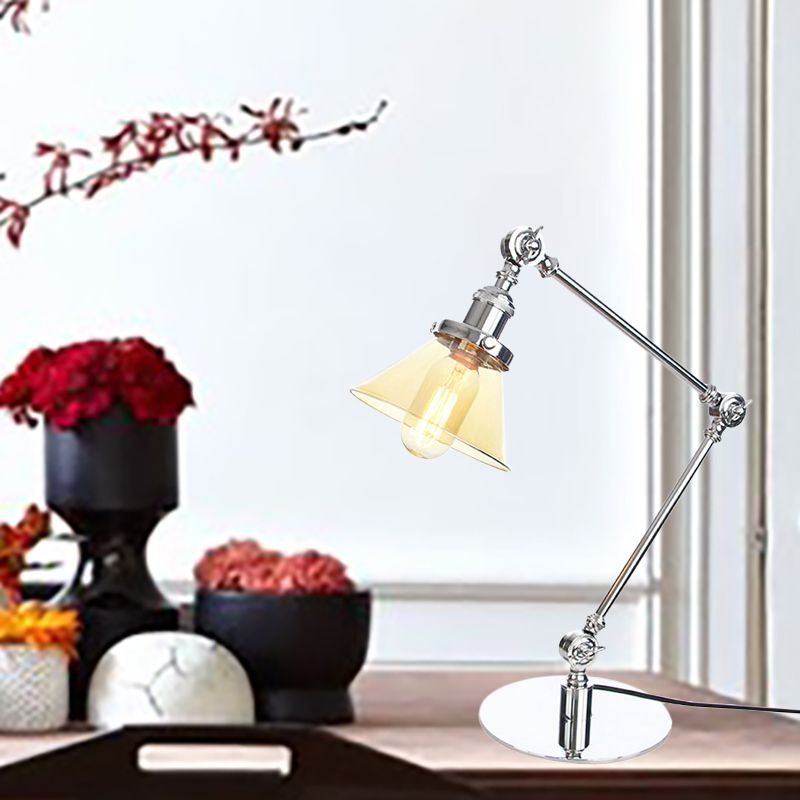 Table conique de style industriel clair Ambre / verre transparent et métal 1 lampe de table de chambre à coucher légère avec bras réglable en noir / laiton