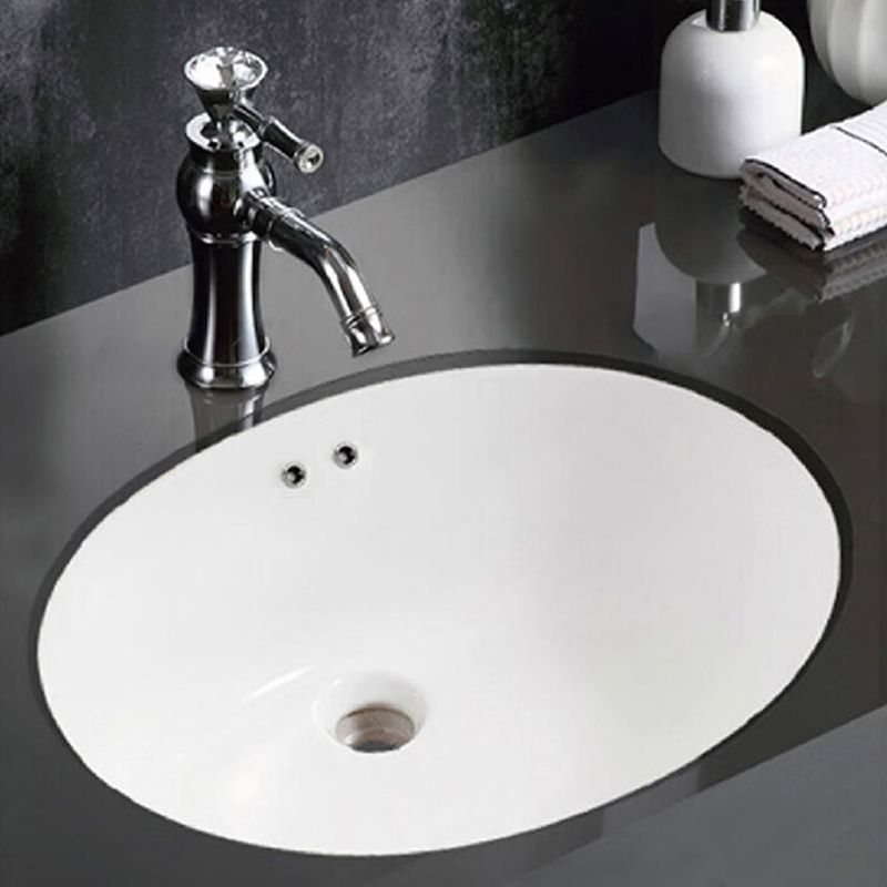 Modern Porcelain Bathroom Sink in White with Overflow Undermount Sink