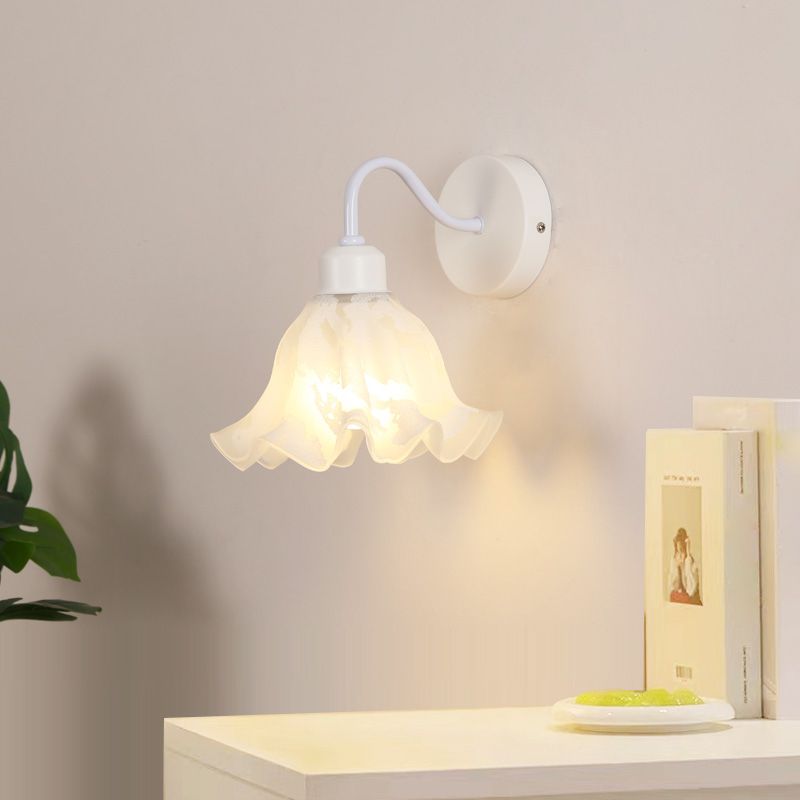 Modern Metallic Wall Light Sconce Minimalist Wall Light Fixture for Bedroom