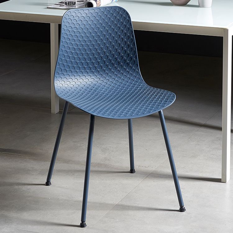 La salle à manger contemporaine en métal préside la chaise sans bras de salle à manger en plastique pour l'usage de restaurant